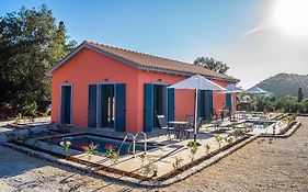 Throisma Studios With Private Pool & Parking